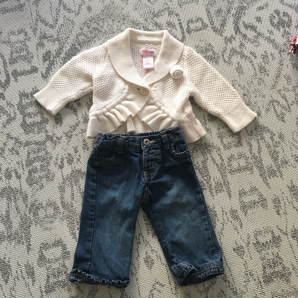Baby girl sweater and jeans with heart pockets